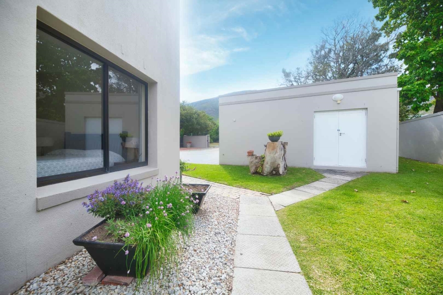 5 Bedroom Property for Sale in Fernkloof Estate Western Cape